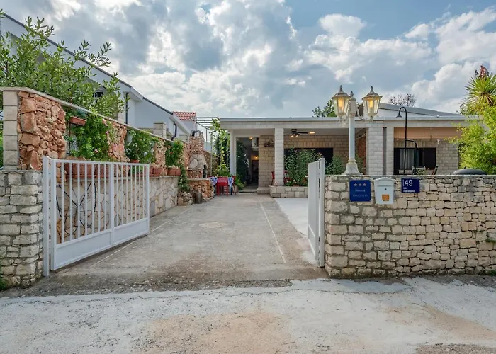 Jelena Apartamento Sumartin